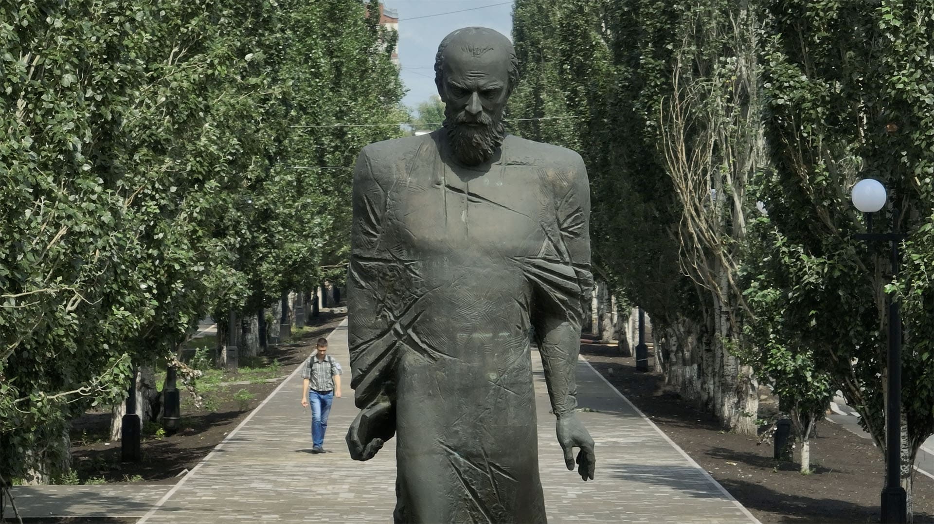 Памятник Достоевскому
